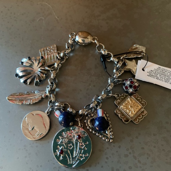 Chico, NEW WITH TAGS, Bracelet, AMERICANA COLLECTION, magnetic closure. - Picture 4 of 9